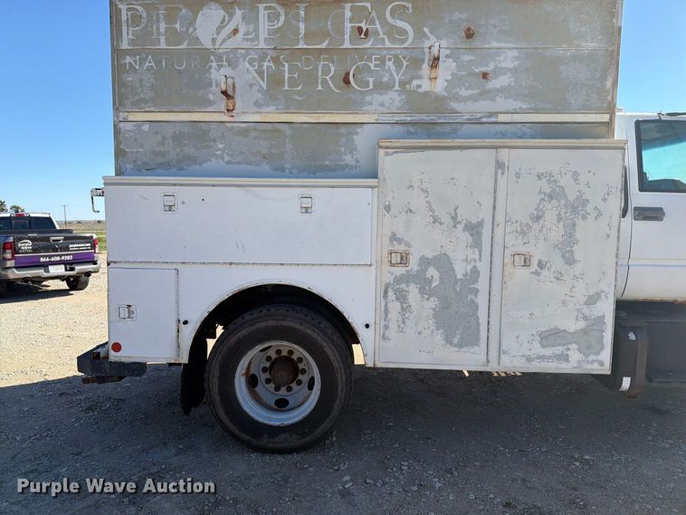 image for item EI7775 2000 GMC C6500 utility / service truck