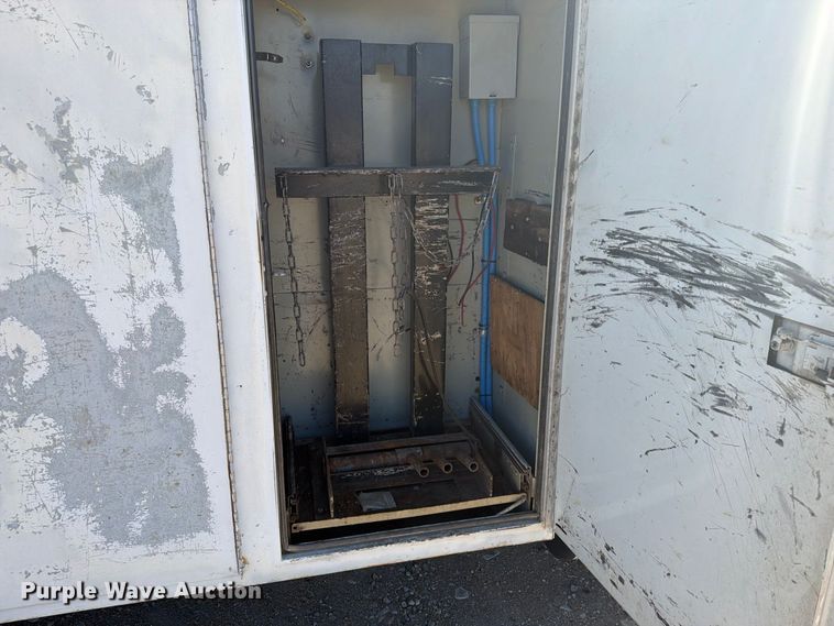image for item EI7775 2000 GMC C6500 utility / service truck