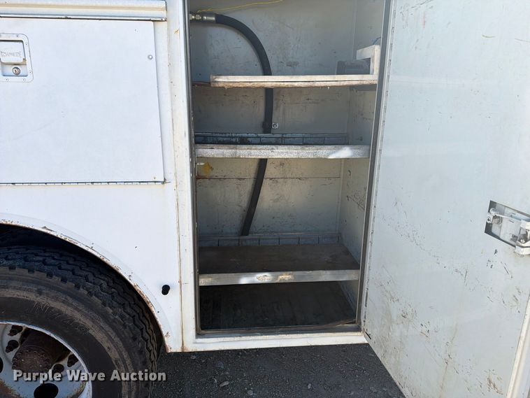 image for item EI7775 2000 GMC C6500 utility / service truck
