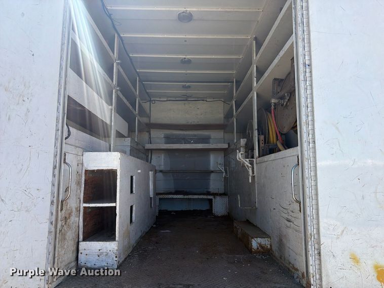 image for item EI7775 2000 GMC C6500 utility / service truck