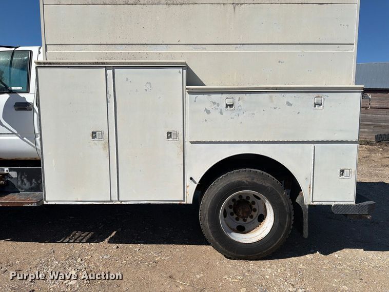 image for item EI7775 2000 GMC C6500 utility / service truck