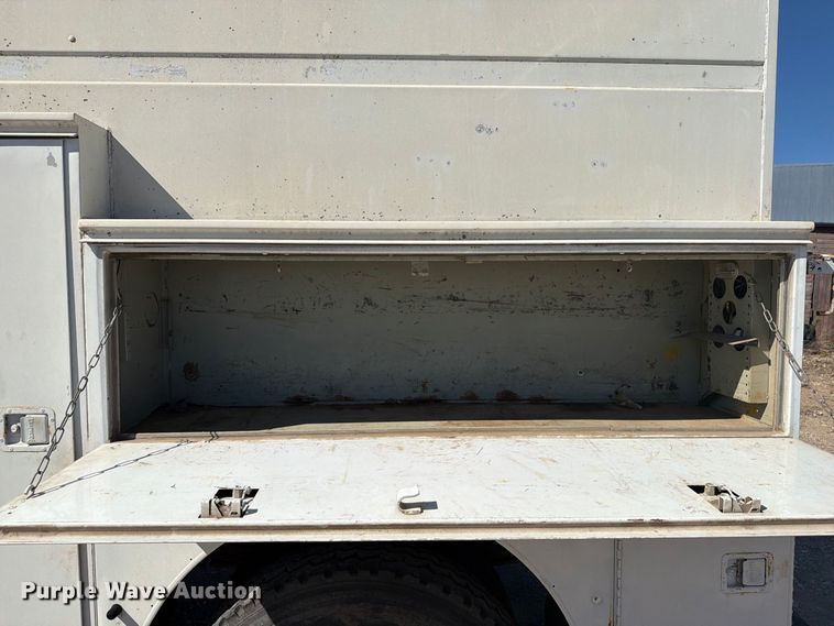 image for item EI7775 2000 GMC C6500 utility / service truck