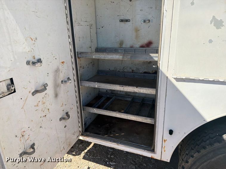 image for item EI7775 2000 GMC C6500 utility / service truck