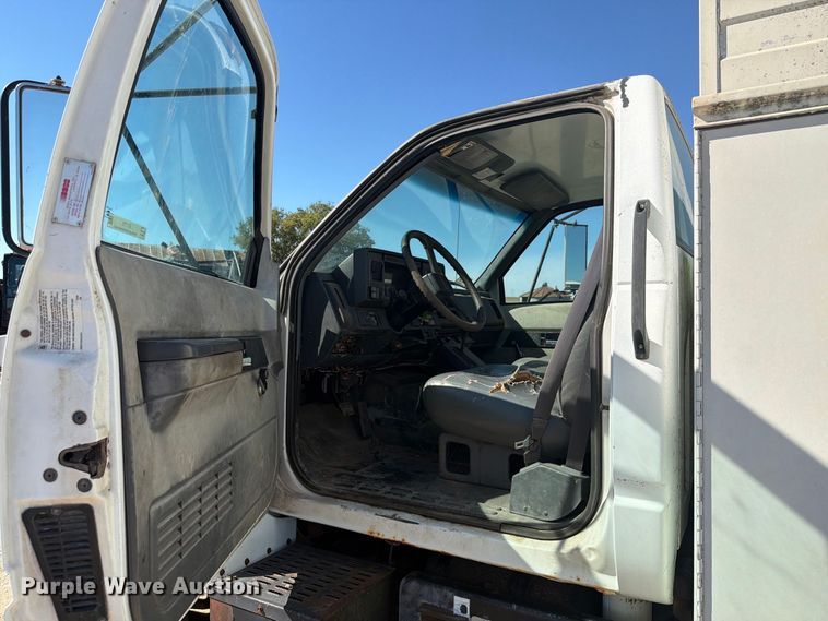 image for item EI7775 2000 GMC C6500 utility / service truck