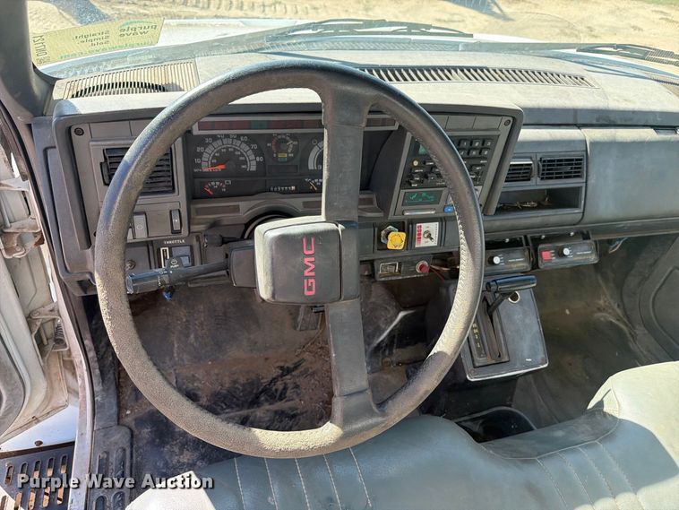 image for item EI7775 2000 GMC C6500 utility / service truck
