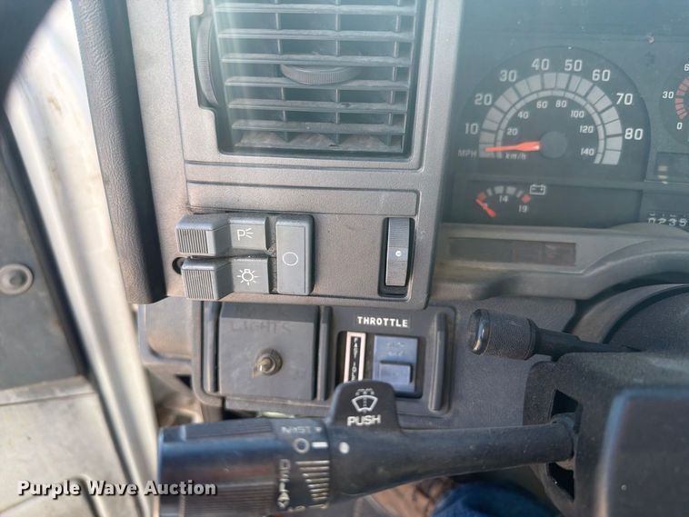 image for item EI7775 2000 GMC C6500 utility / service truck