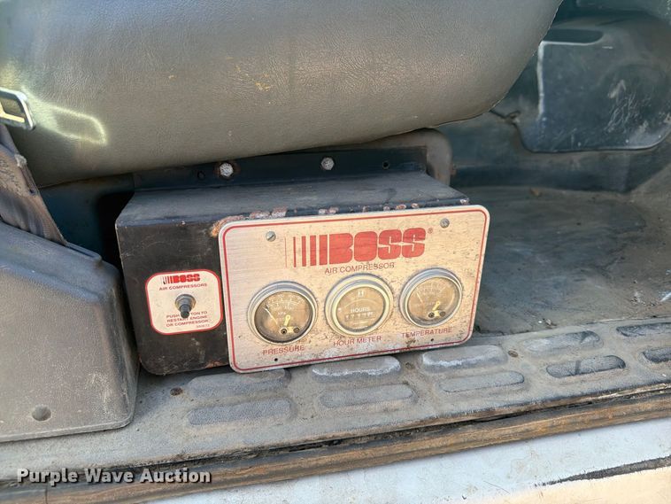 image for item EI7775 2000 GMC C6500 utility / service truck