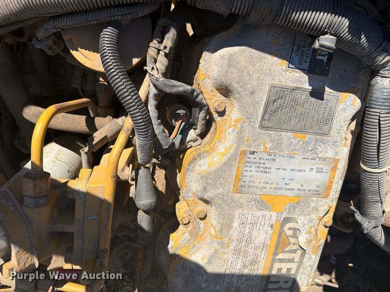 image for item EI7775 2000 GMC C6500 utility / service truck