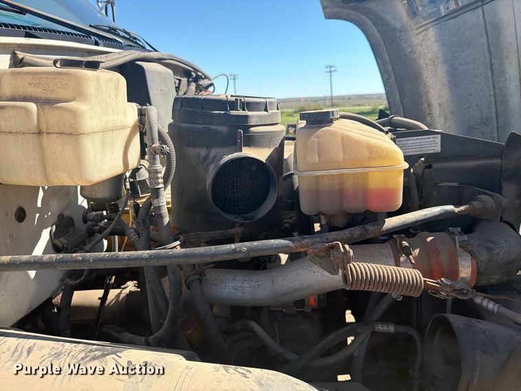 image for item EI7775 2000 GMC C6500 utility / service truck