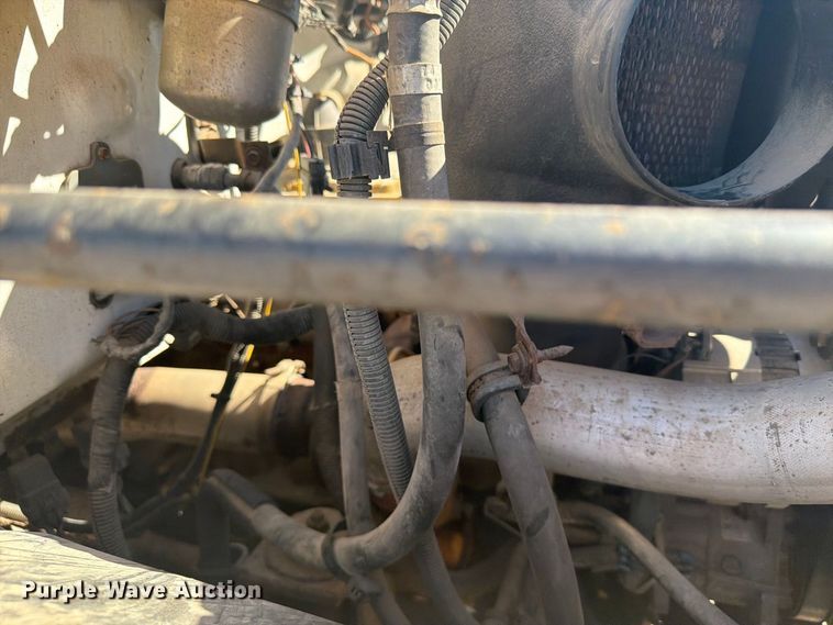 image for item EI7775 2000 GMC C6500 utility / service truck