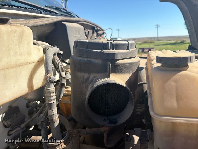 image for item EI7775 2000 GMC C6500 utility / service truck