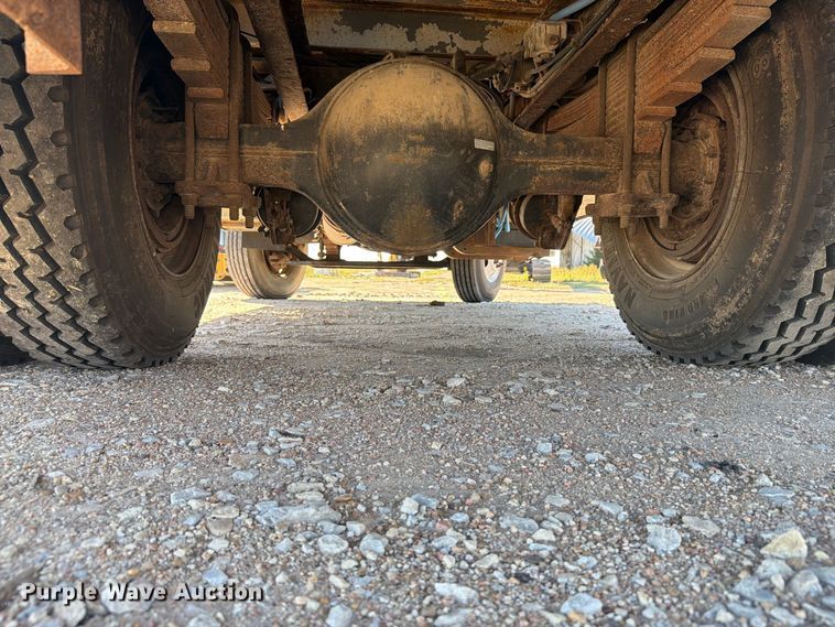 image for item EI7775 2000 GMC C6500 utility / service truck