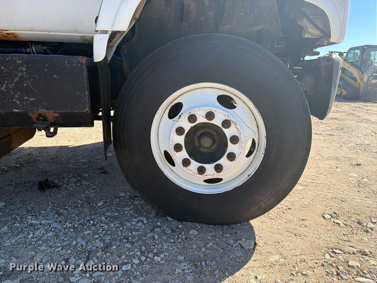 image for item EI7775 2000 GMC C6500 utility / service truck