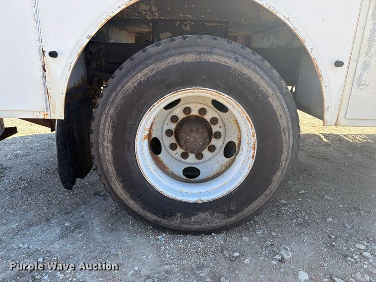 image for item EI7775 2000 GMC C6500 utility / service truck