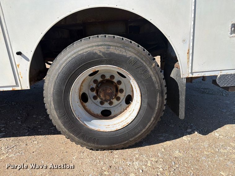 image for item EI7775 2000 GMC C6500 utility / service truck