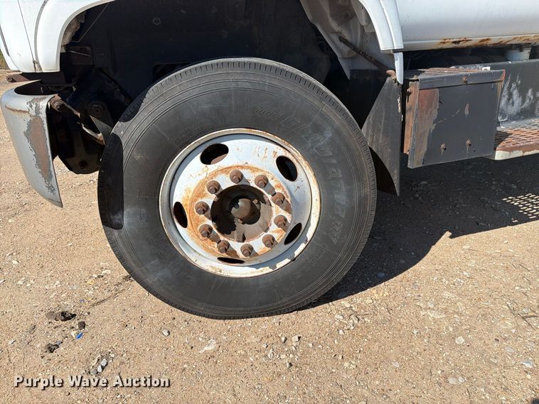image for item EI7775 2000 GMC C6500 utility / service truck