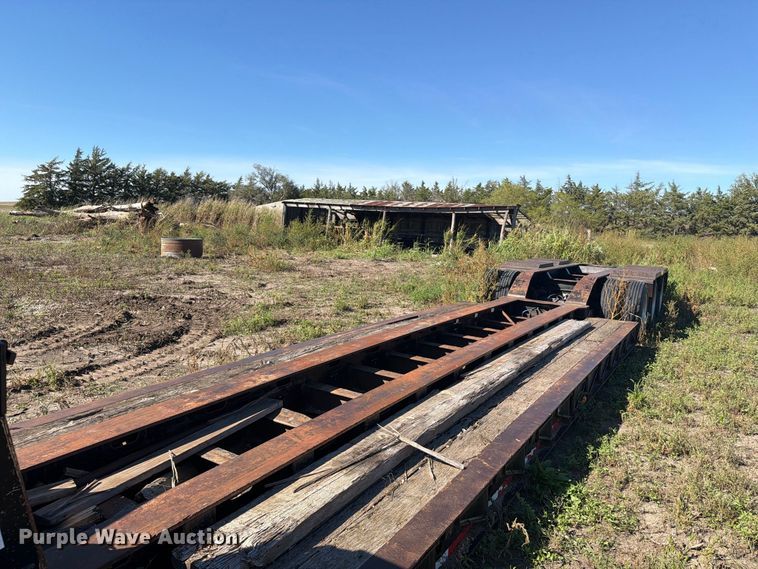 image for item EI7776 2000 Trail King TK110HDC lowboy equipment trailer