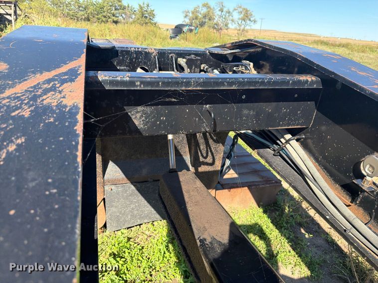 image for item EI7776 2000 Trail King TK110HDC lowboy equipment trailer
