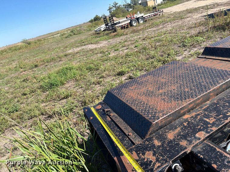 image for item EI7776 2000 Trail King TK110HDC lowboy equipment trailer