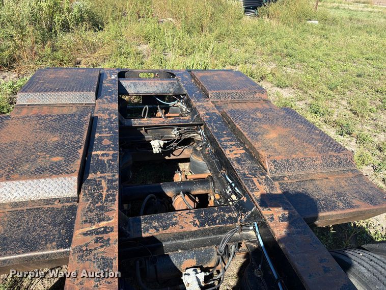 image for item EI7776 2000 Trail King TK110HDC lowboy equipment trailer