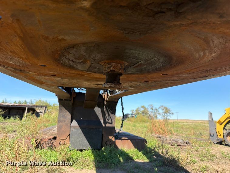 image for item EI7776 2000 Trail King TK110HDC lowboy equipment trailer