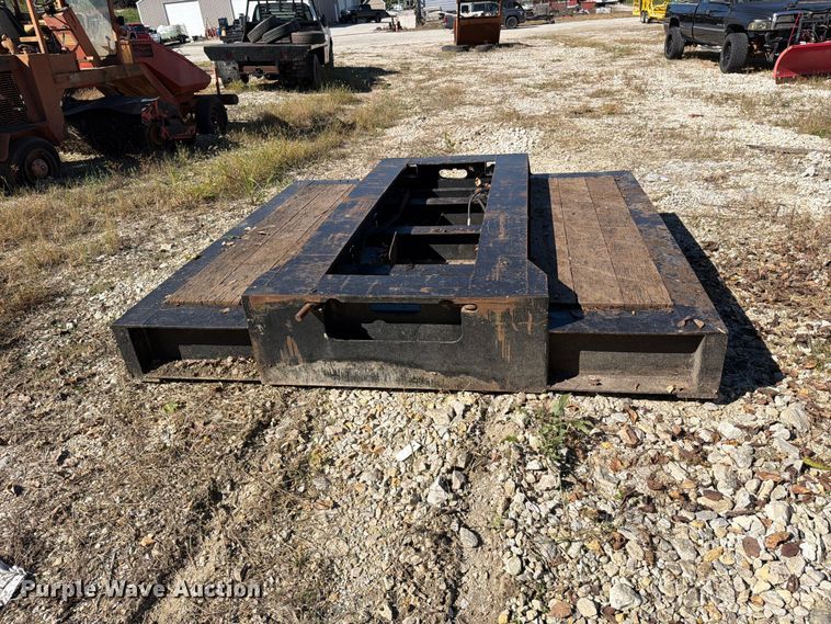 image for item EI7776 2000 Trail King TK110HDC lowboy equipment trailer