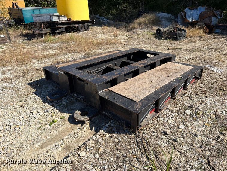 image for item EI7776 2000 Trail King TK110HDC lowboy equipment trailer