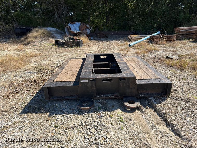 image for item EI7776 2000 Trail King TK110HDC lowboy equipment trailer