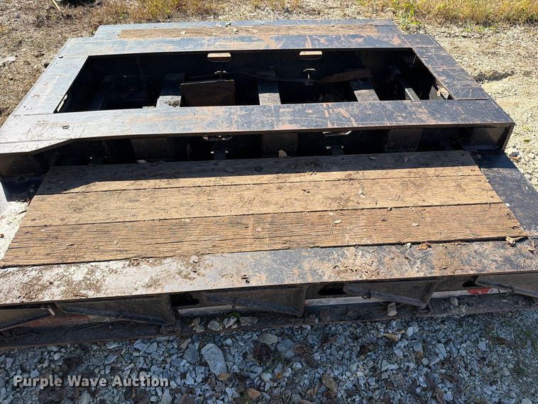 image for item EI7776 2000 Trail King TK110HDC lowboy equipment trailer