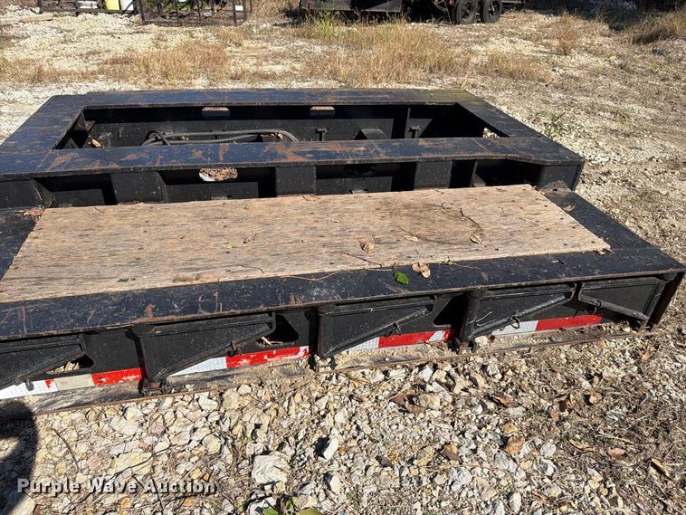 image for item EI7776 2000 Trail King TK110HDC lowboy equipment trailer