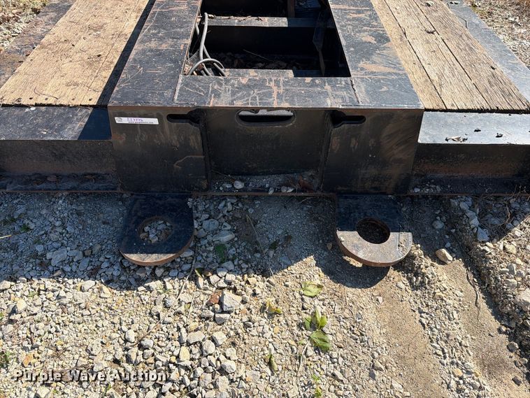 image for item EI7776 2000 Trail King TK110HDC lowboy equipment trailer