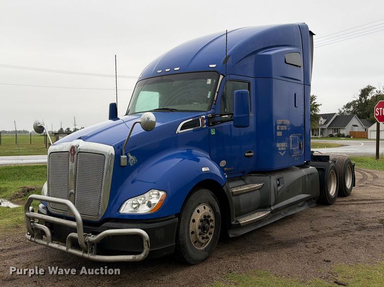 image for item EI7820 2019 Kenworth T680 semi truck