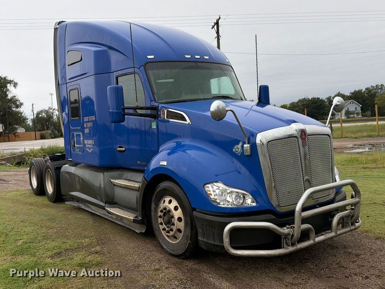 image for item EI7820 2019 Kenworth T680 semi truck