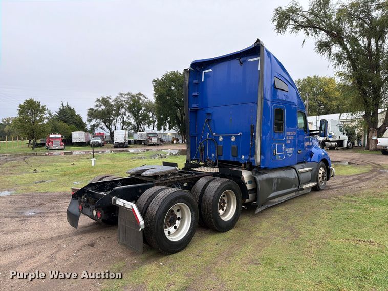 image for item EI7820 2019 Kenworth T680 semi truck