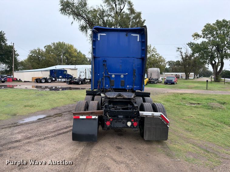 image for item EI7820 2019 Kenworth T680 semi truck