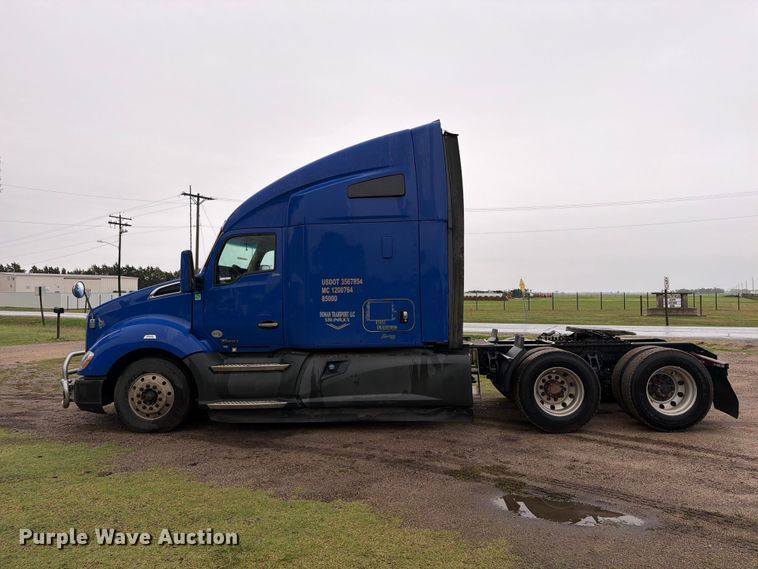 image for item EI7820 2019 Kenworth T680 semi truck