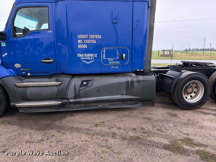 image for item EI7820 2019 Kenworth T680 semi truck