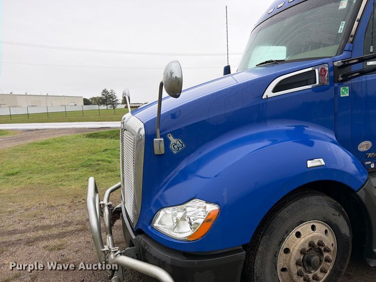 image for item EI7820 2019 Kenworth T680 semi truck