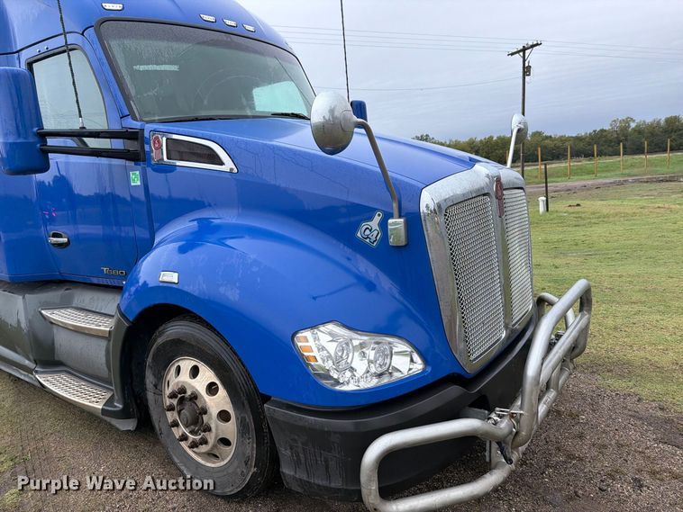 image for item EI7820 2019 Kenworth T680 semi truck