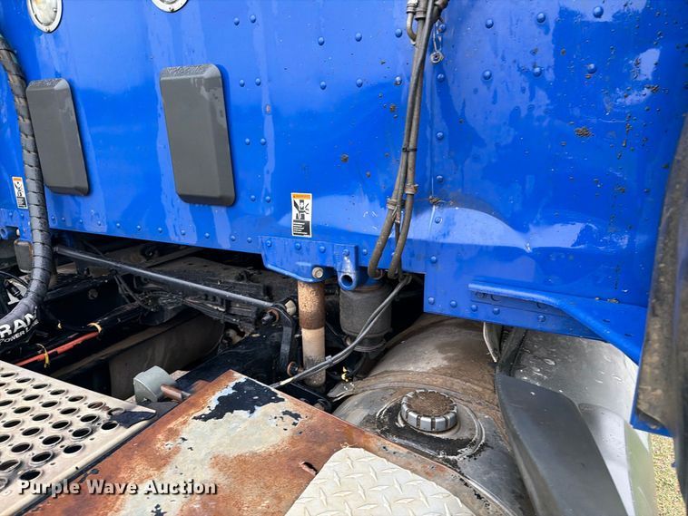 image for item EI7820 2019 Kenworth T680 semi truck