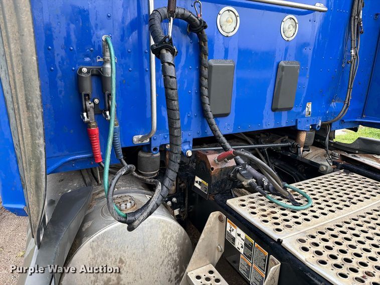 image for item EI7820 2019 Kenworth T680 semi truck
