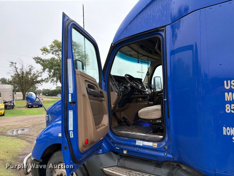 image for item EI7820 2019 Kenworth T680 semi truck