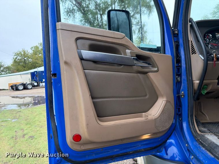 image for item EI7820 2019 Kenworth T680 semi truck