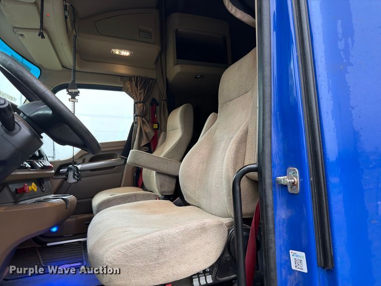 image for item EI7820 2019 Kenworth T680 semi truck