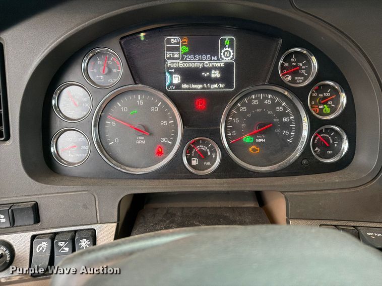 image for item EI7820 2019 Kenworth T680 semi truck