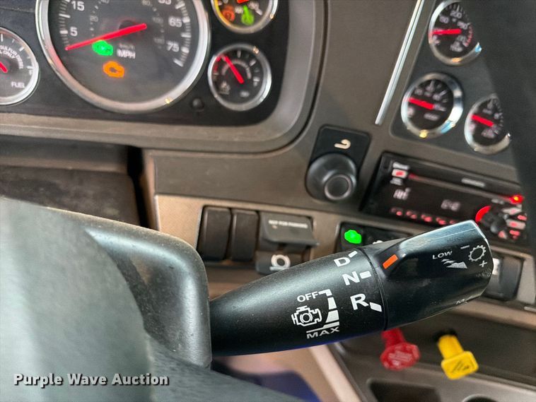 image for item EI7820 2019 Kenworth T680 semi truck