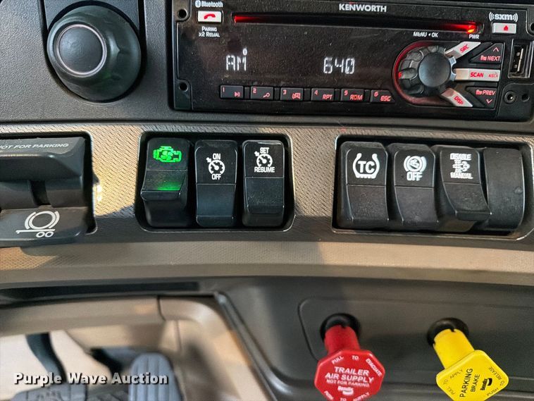 image for item EI7820 2019 Kenworth T680 semi truck