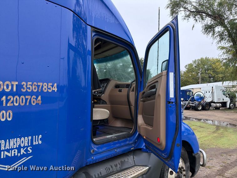 image for item EI7820 2019 Kenworth T680 semi truck