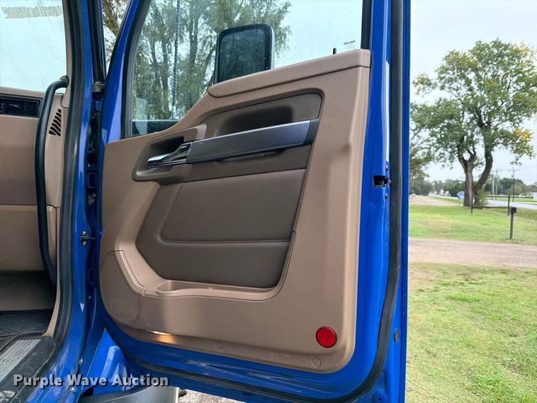 image for item EI7820 2019 Kenworth T680 semi truck