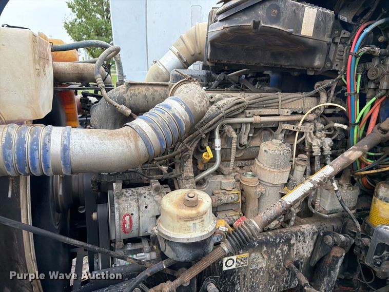 image for item EI7820 2019 Kenworth T680 semi truck
